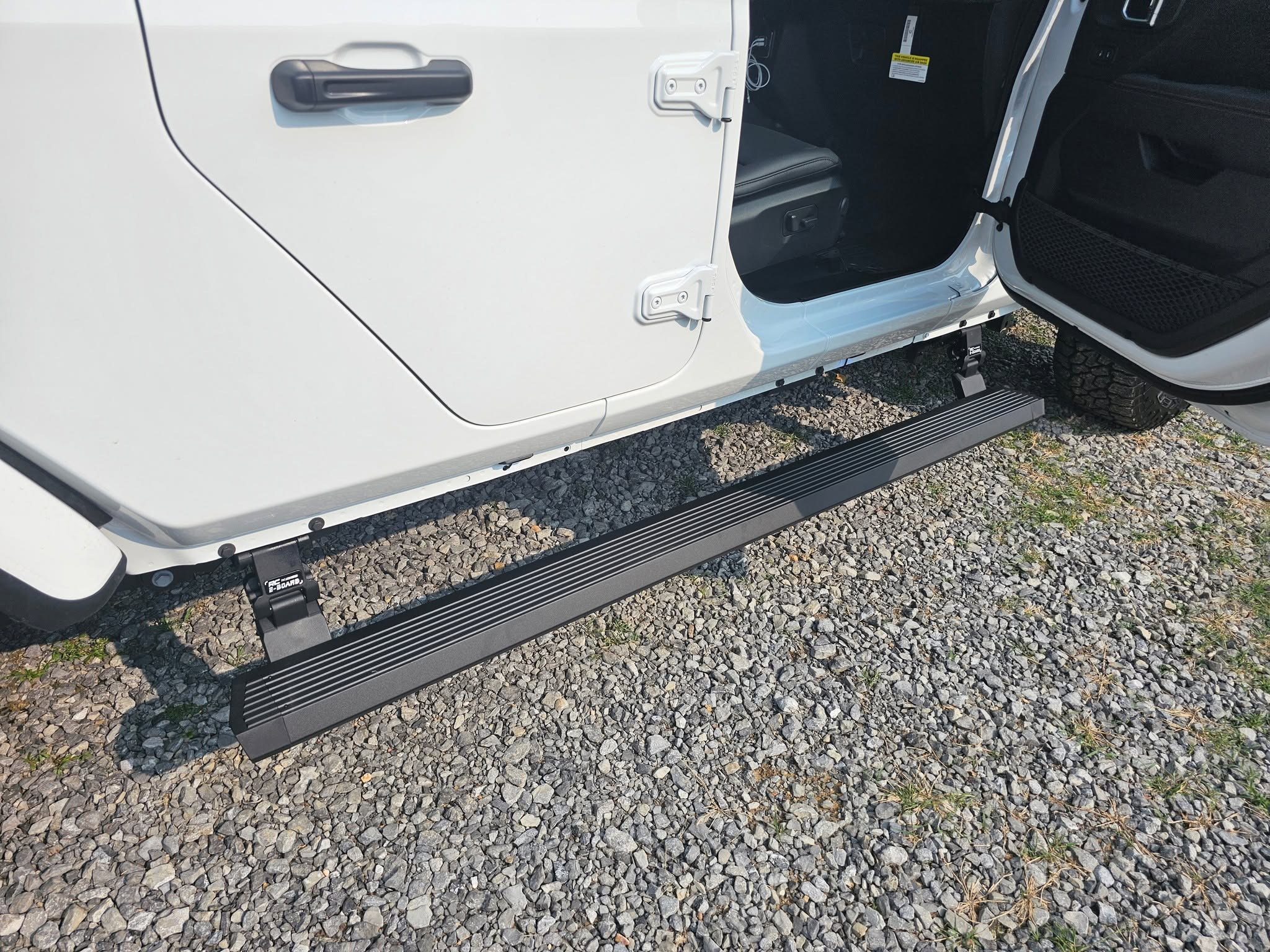 Power step on a white Jeep